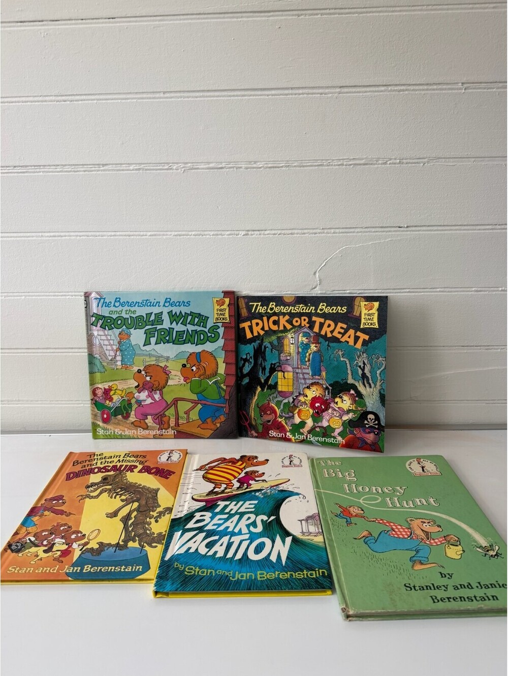 Vintage Lot of 5 Berenstain Bears Books